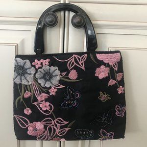 Mini embroidered handbag with bead